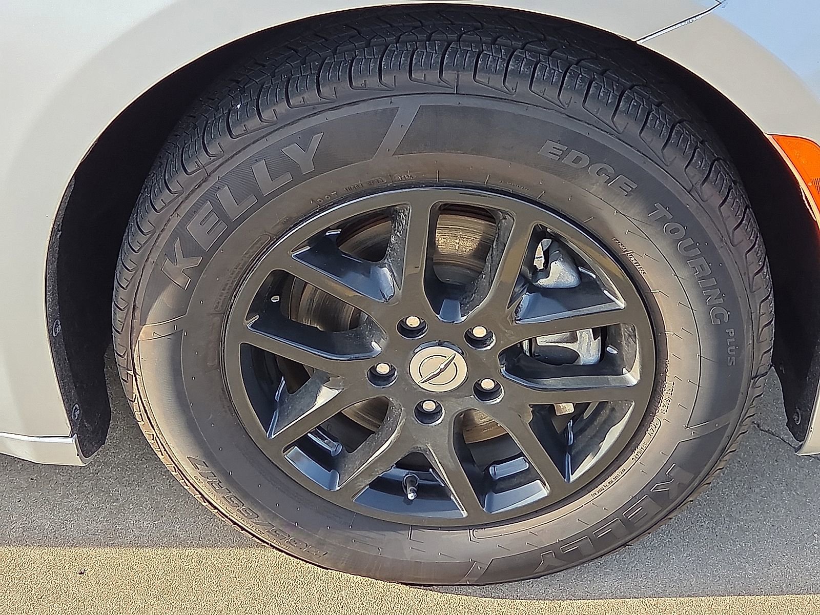 Used 2024 Chrysler Pacifica Touring-L image 7