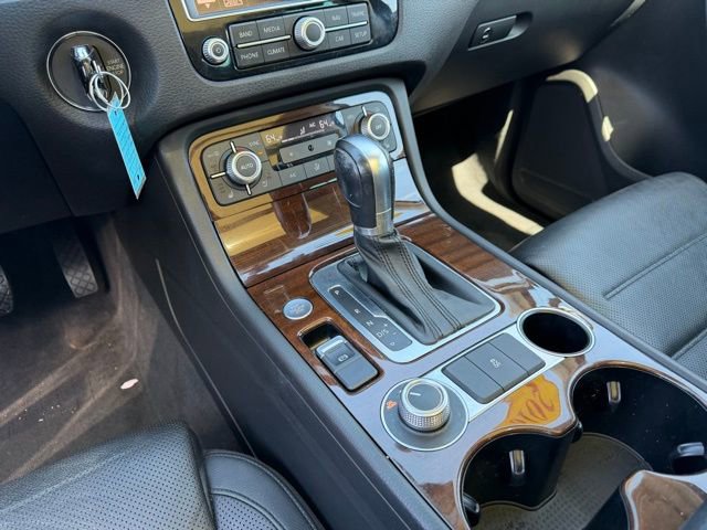 Used 2016 Volkswagen Touareg Sport AWD/4WD image 19