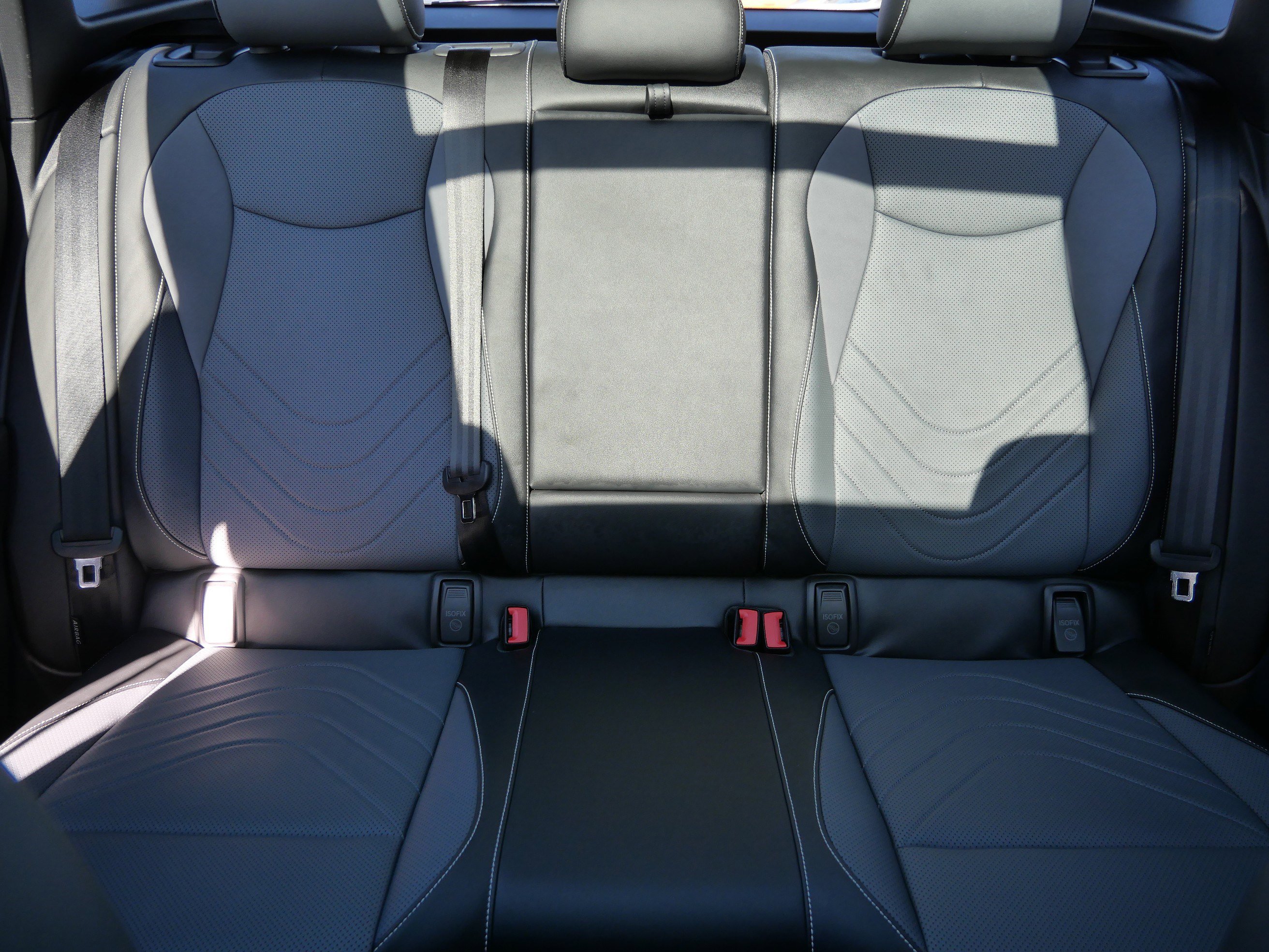 Certified 2025 Volkswagen Tiguan SE R-Line image 13