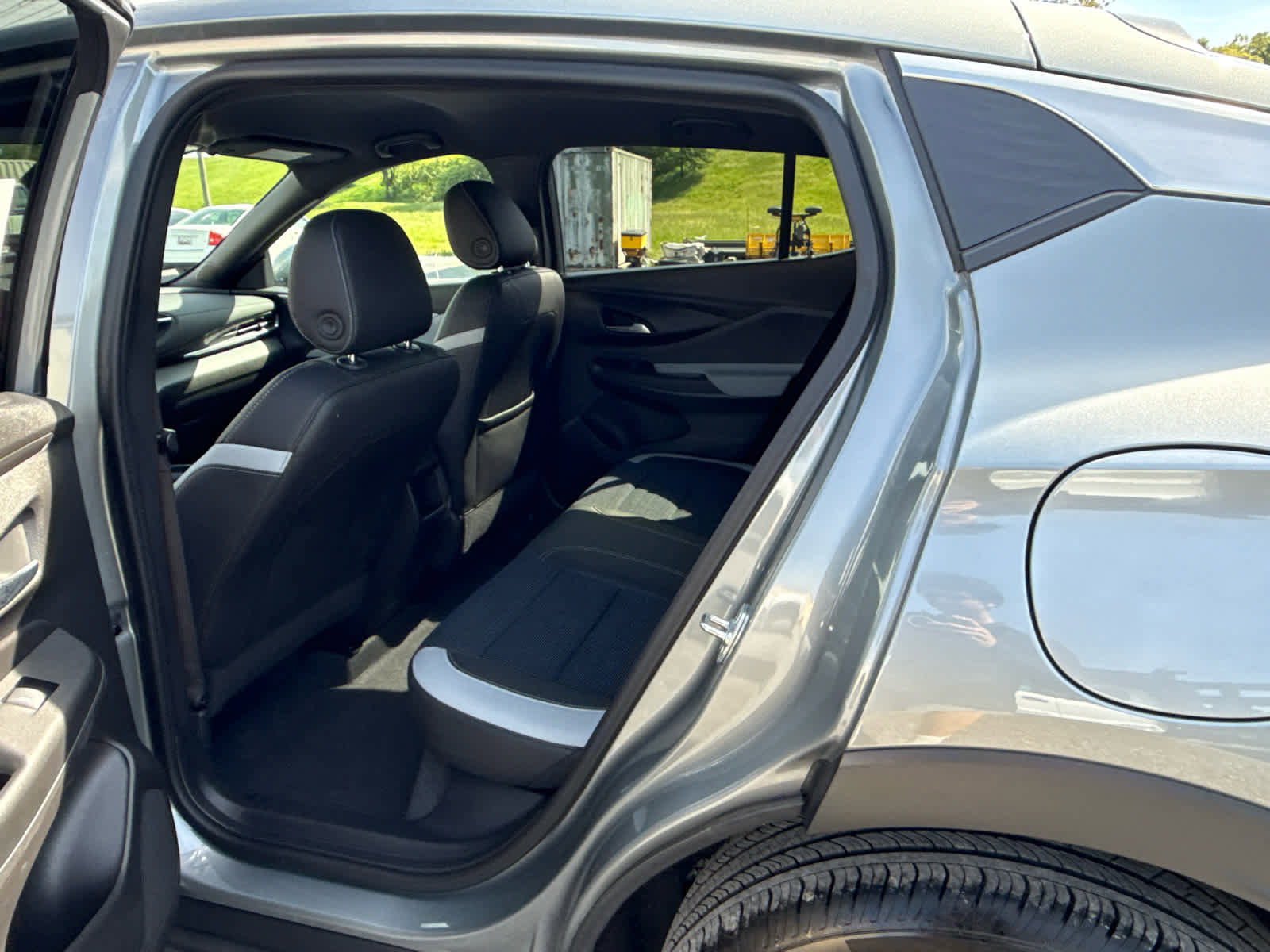 Used 2025 Buick Envista Sport Touring w/ Convenience I Package FWD image 25
