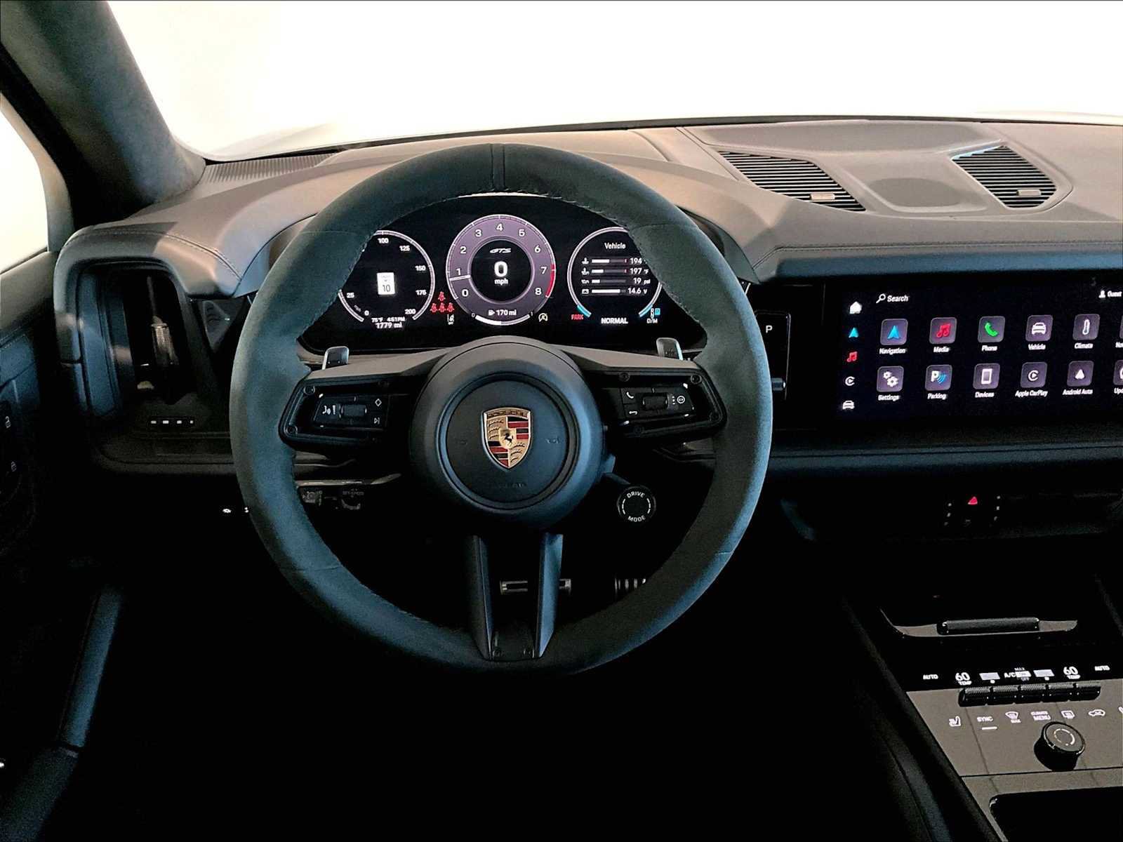 Used 2025 Porsche Cayenne GTS w/ Premium Package image 16