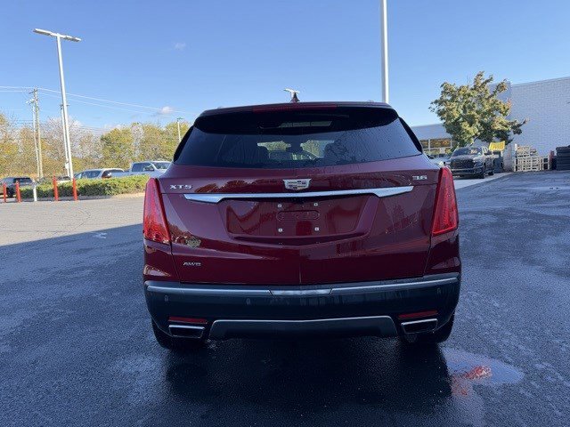 Used 2017 Cadillac XT5 Platinum w/ Driver Assist Package image 5