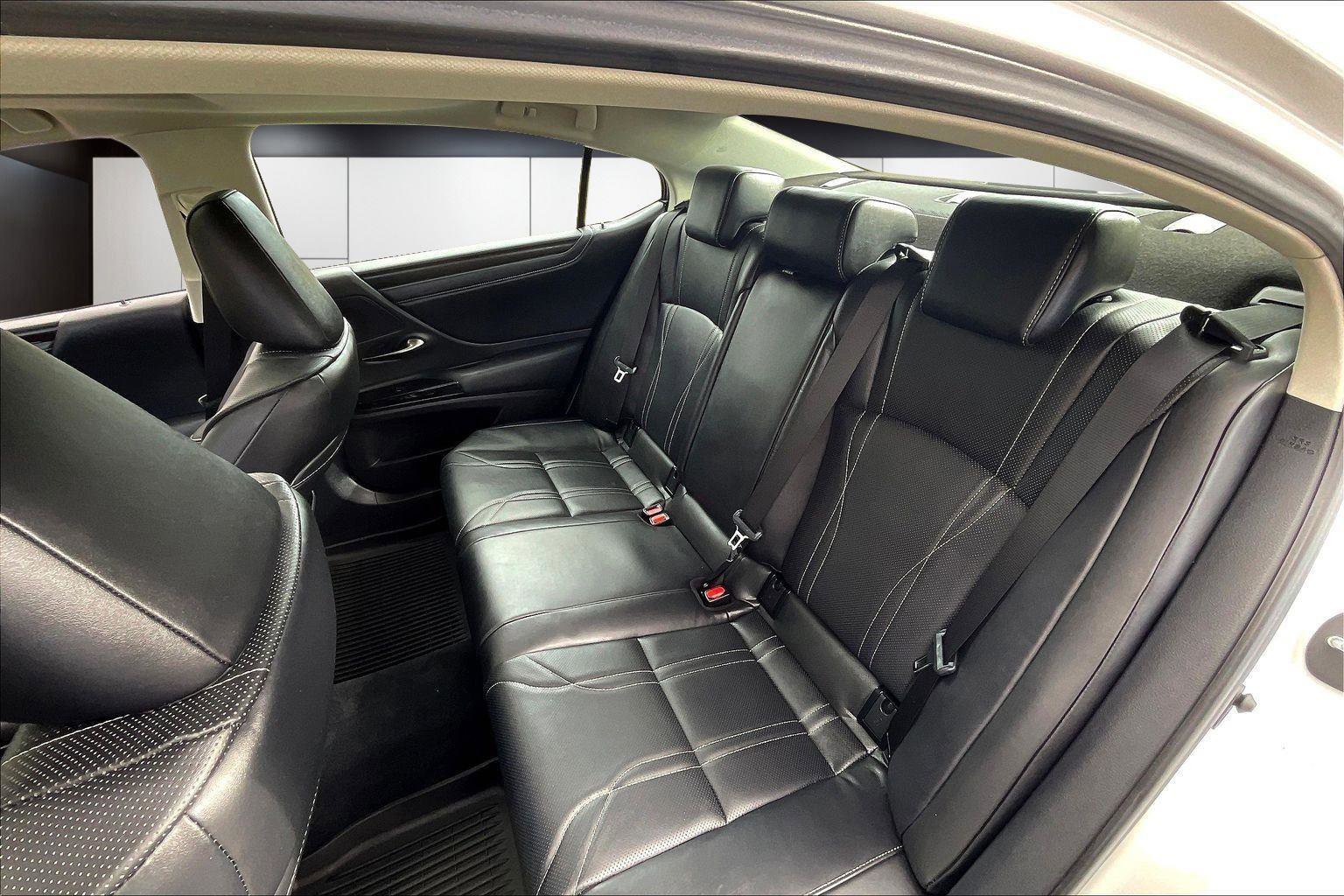 Used 2025 Lexus ES 300h w/ Luxury Package image 28