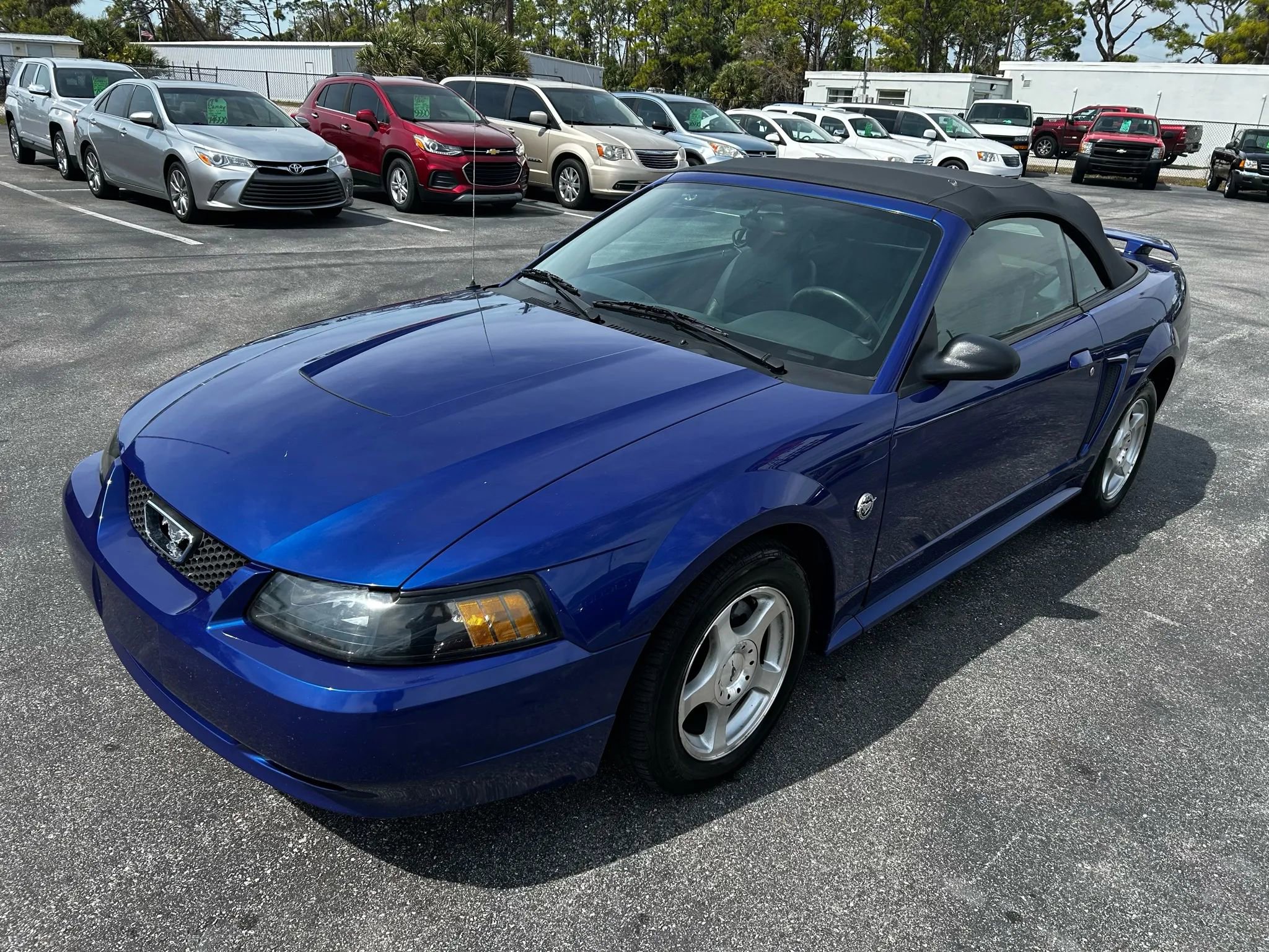 Used 2004 Ford Mustang Deluxe Convertible RWD image 20