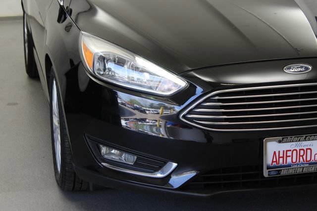 Used 2018 Ford Focus Titanium w/ Titanium Technology Package FWD image 3