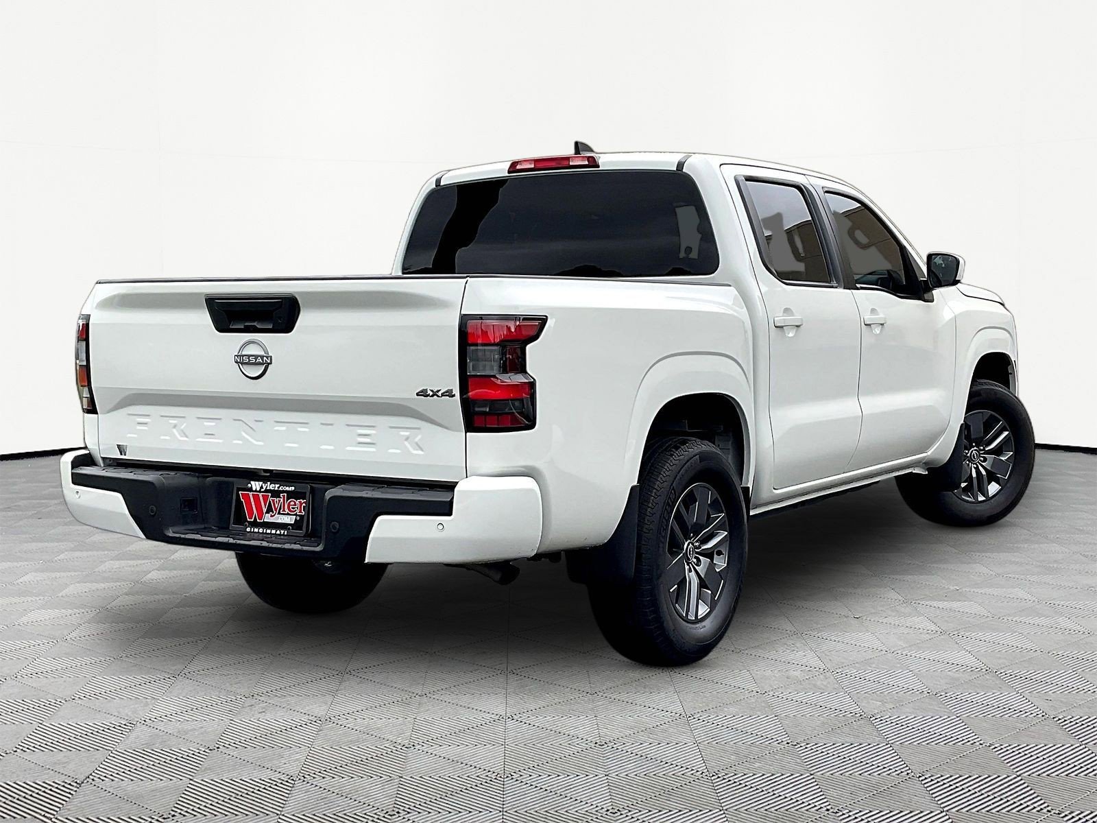 Used 2025 Nissan Frontier SV AWD/4WD image 6