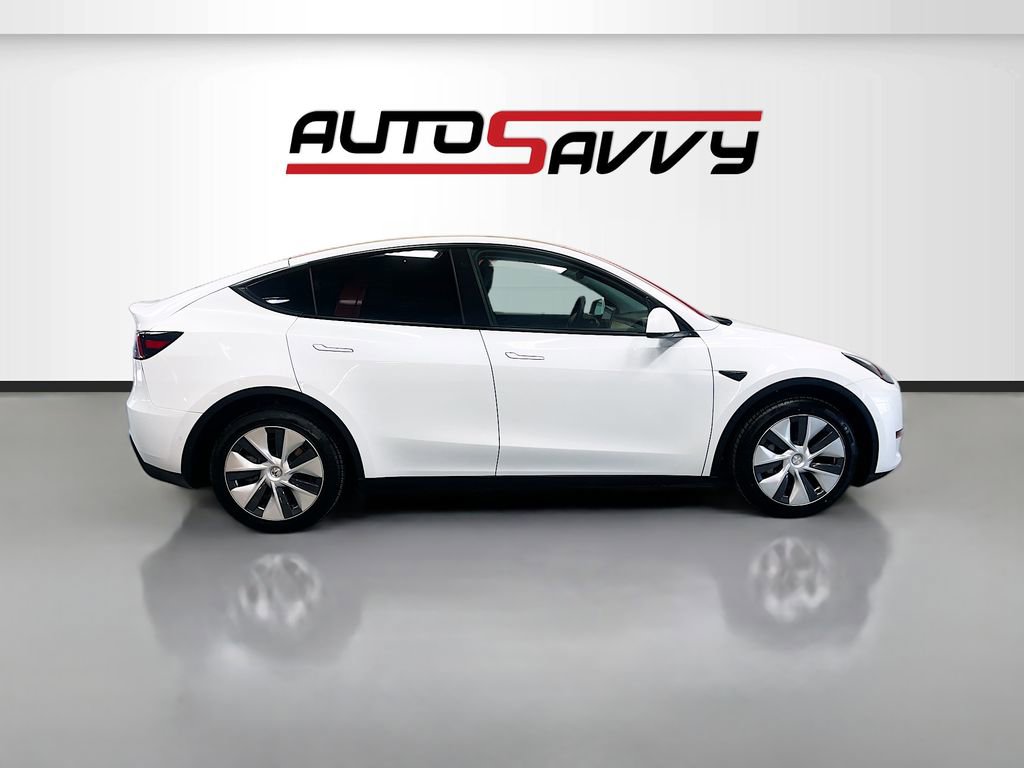 Used 2022 Tesla Model Y Long Range image 8