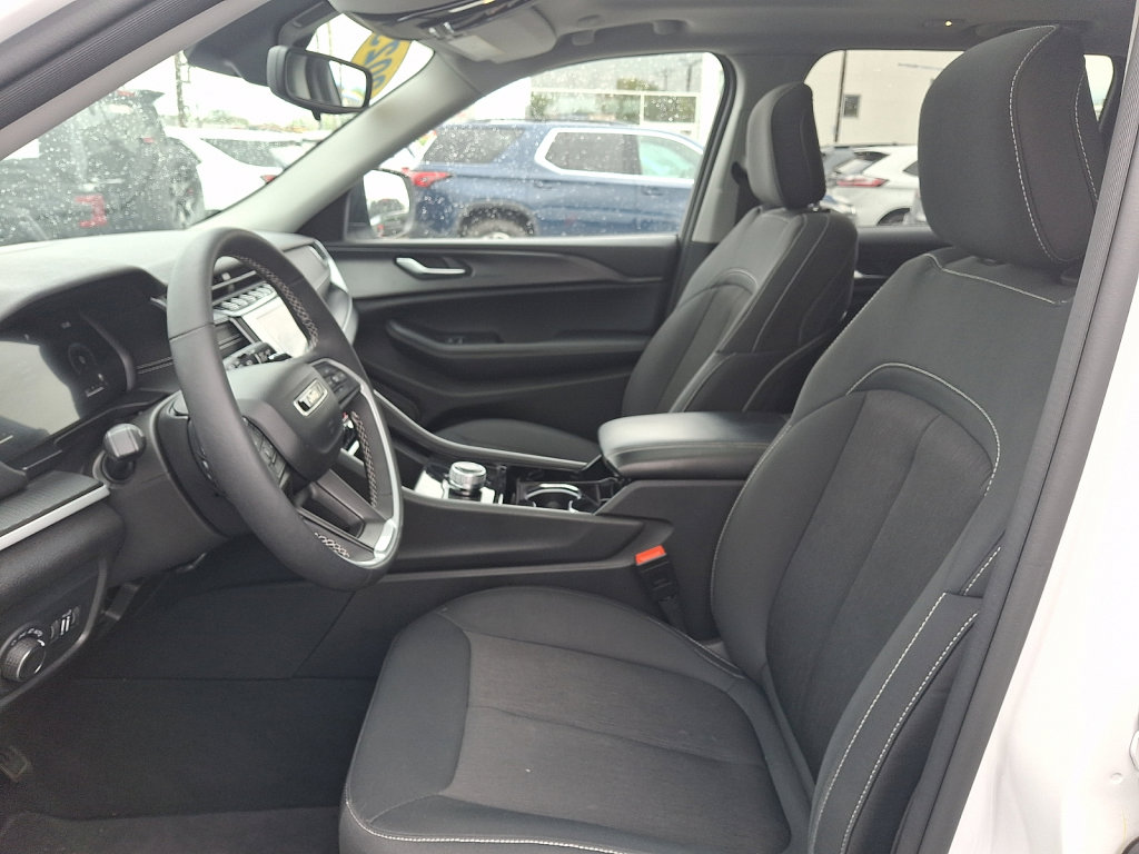 Used 2023 Jeep Grand Cherokee Laredo w/ Luxury Tech Group I AWD/4WD image 23