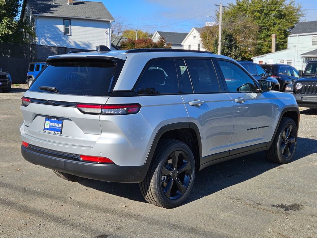 New 2025 Jeep Grand Cherokee Altitude image 5