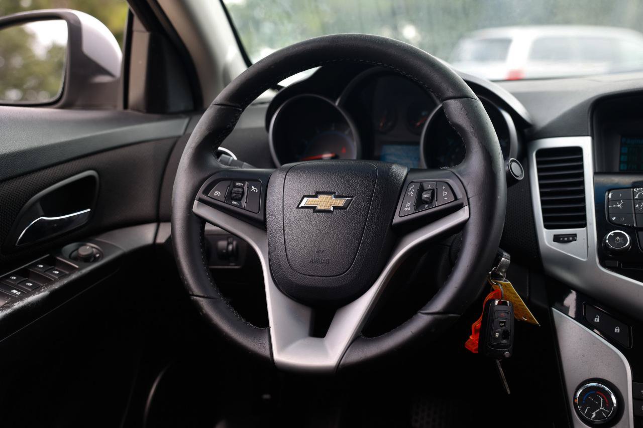 Used 2013 Chevrolet Cruze LT FWD image 27