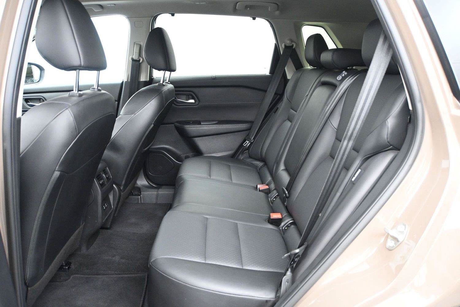 Used 2024 Nissan Rogue SV w/ SV Premium Package AWD/4WD image 8