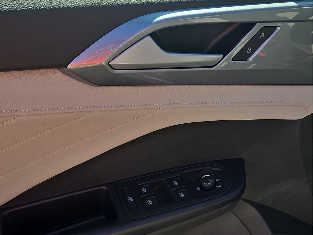 New 2026 Volkswagen Taos SEL AWD/4WD image 17