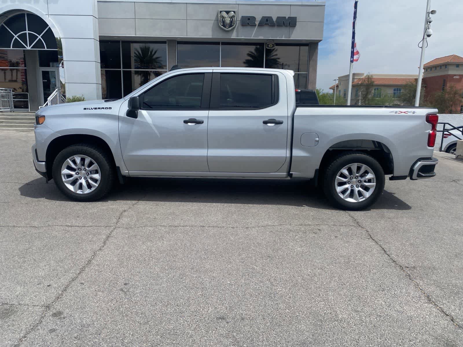 Used 2022 Chevrolet Silverado 1500 Custom w/ LPO, Dark Essentials Package AWD/4WD image 9