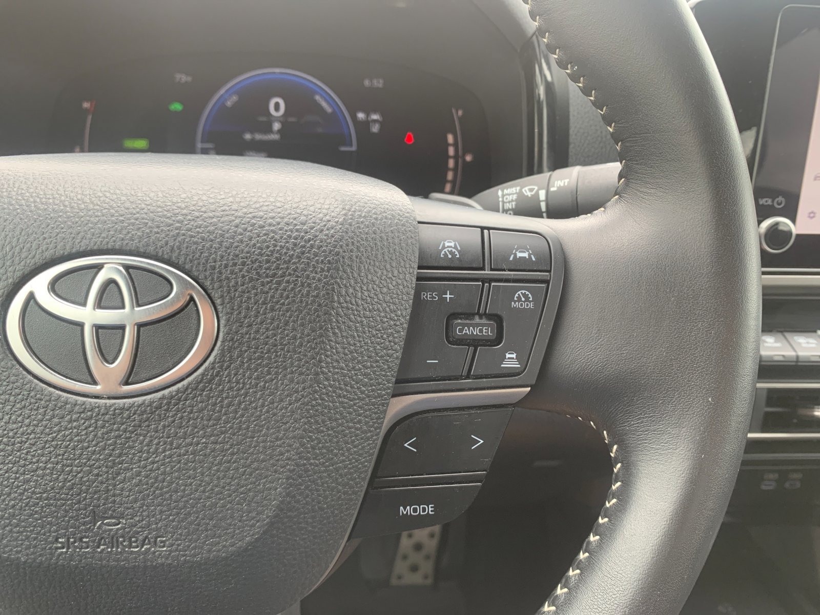 Used 2025 Toyota Camry SE FWD image 29
