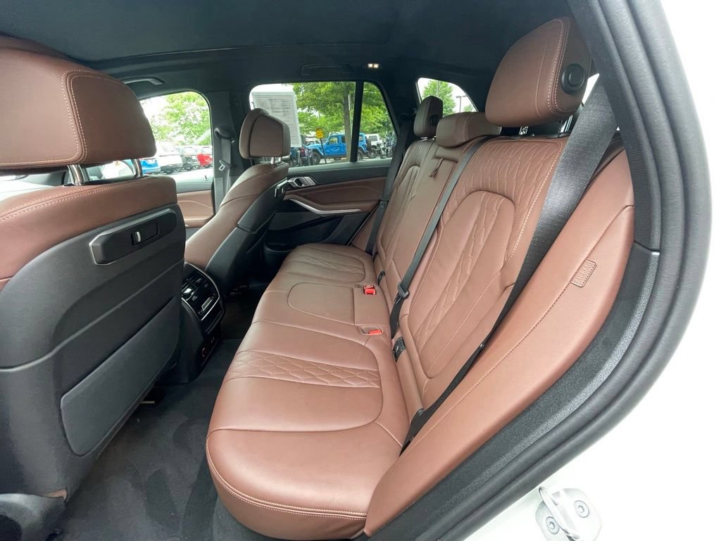 Used 2025 BMW X5 xDrive50e AWD/4WD image 18