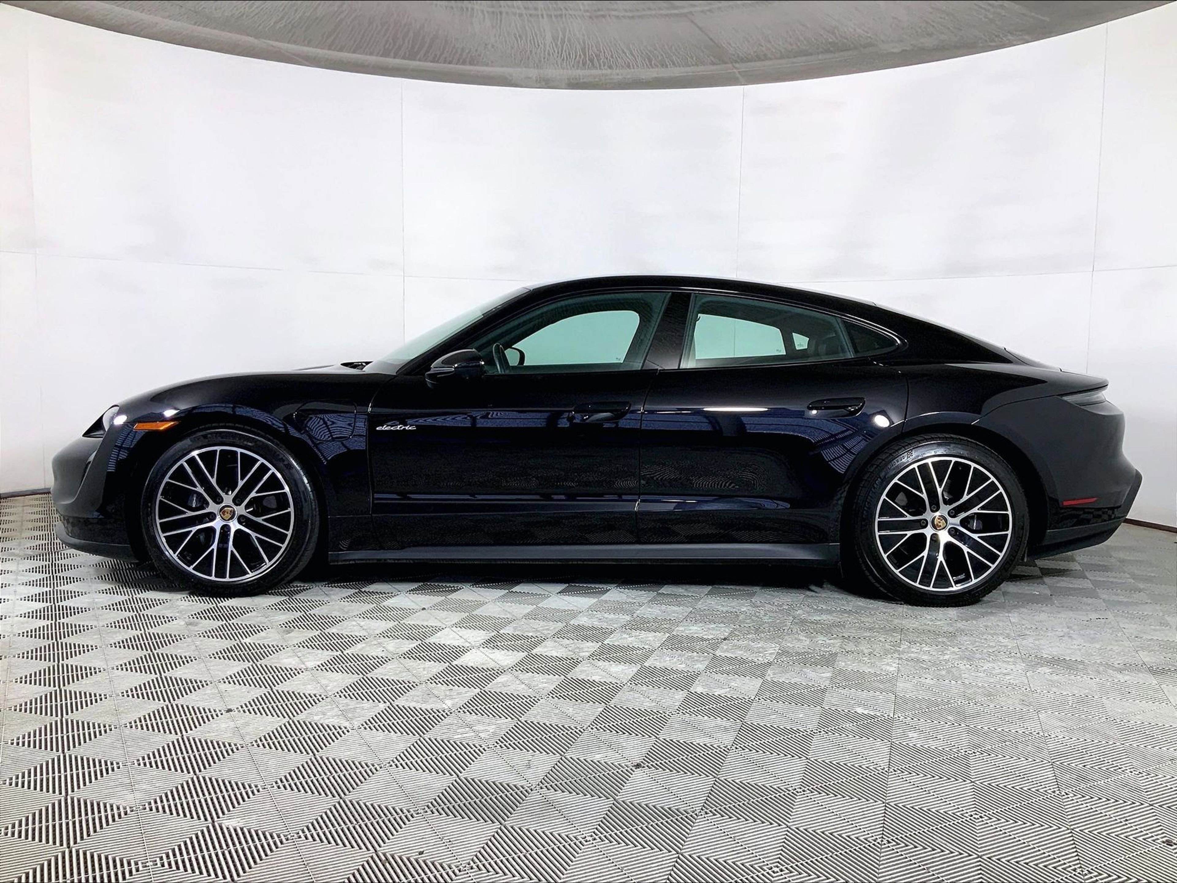 Certified 2022 Porsche Taycan RWD image 2
