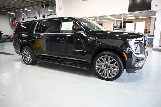 New 2026 GMC Yukon XL Denali Ultimate w/ LPO, Floor Liner Package AWD/4WD image 8