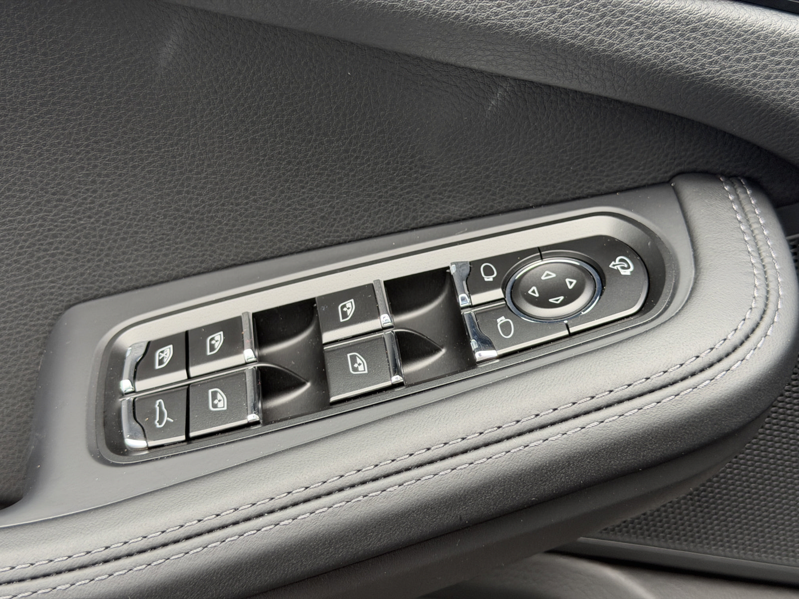 New 2026 Porsche Macan AWD/4WD image 22