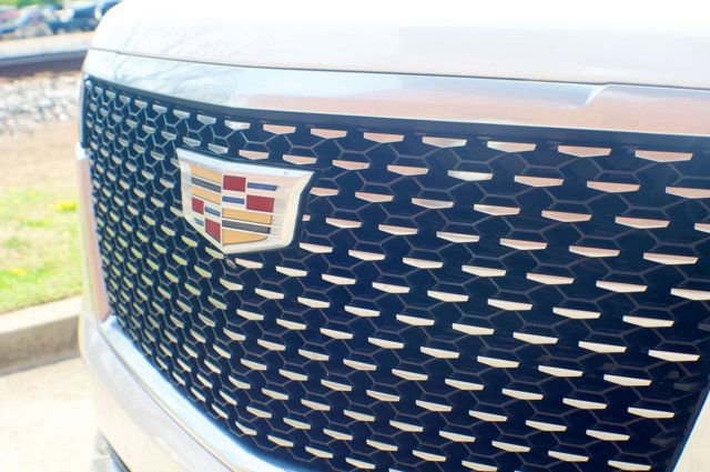 Used 2021 Cadillac Escalade Premium Luxury w/ Performance Package AWD/4WD image 16