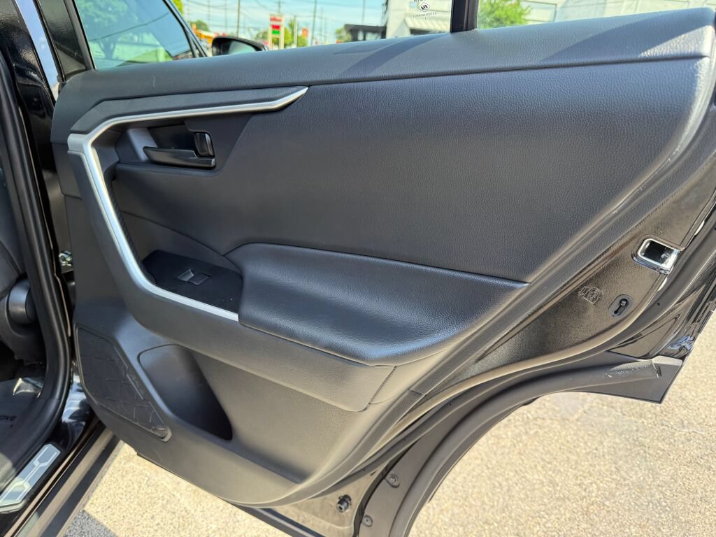 Used 2023 Toyota RAV4 LE AWD/4WD image 24