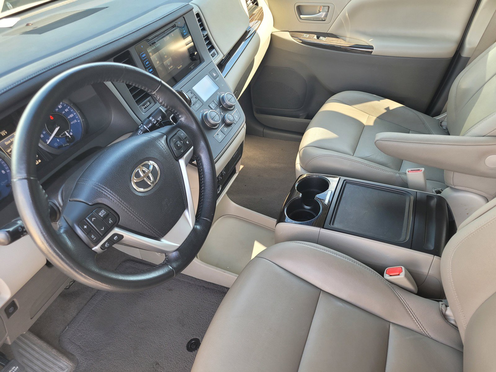 Used 2015 Toyota Sienna XLE w/ XLE Navigation Package FWD image 19