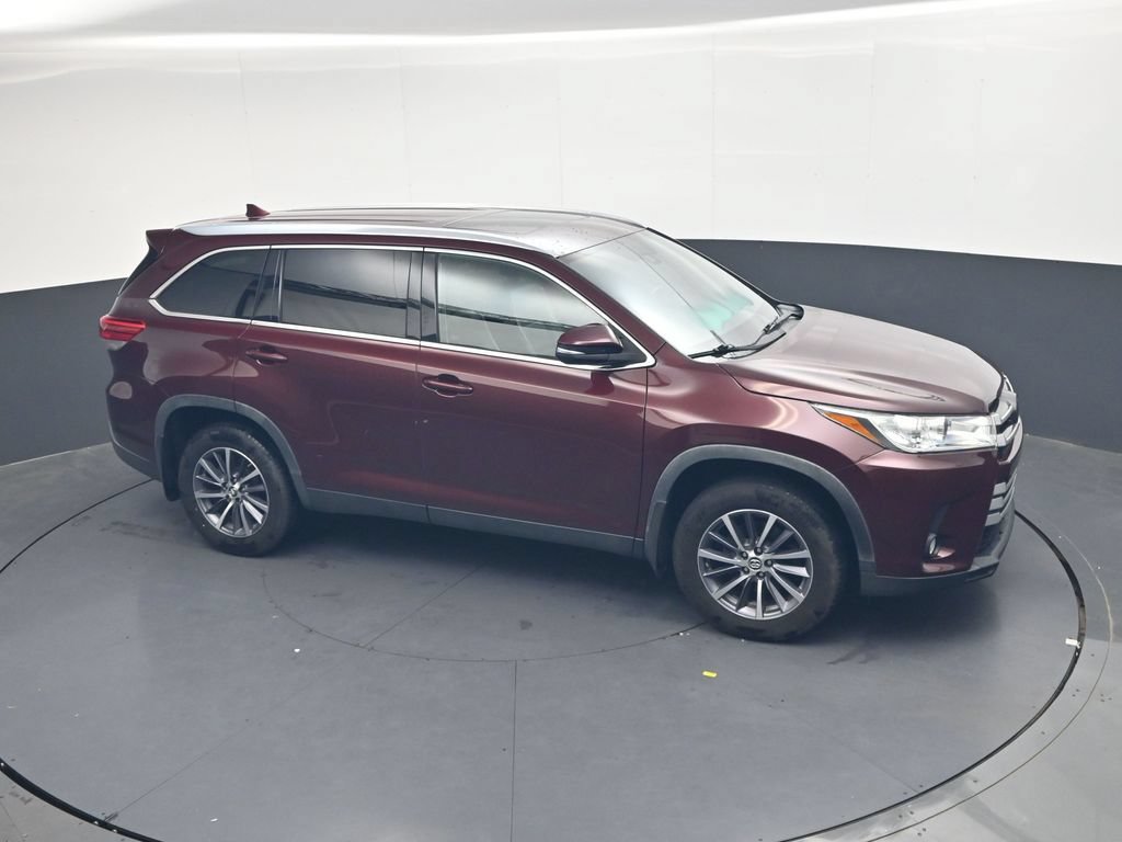 Used 2019 Toyota Highlander XLE AWD/4WD image 32