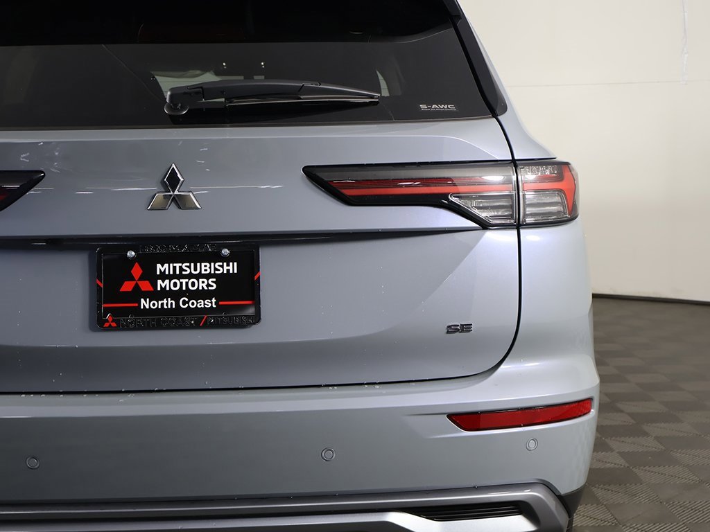 New 2025 Mitsubishi Outlander SE image 18