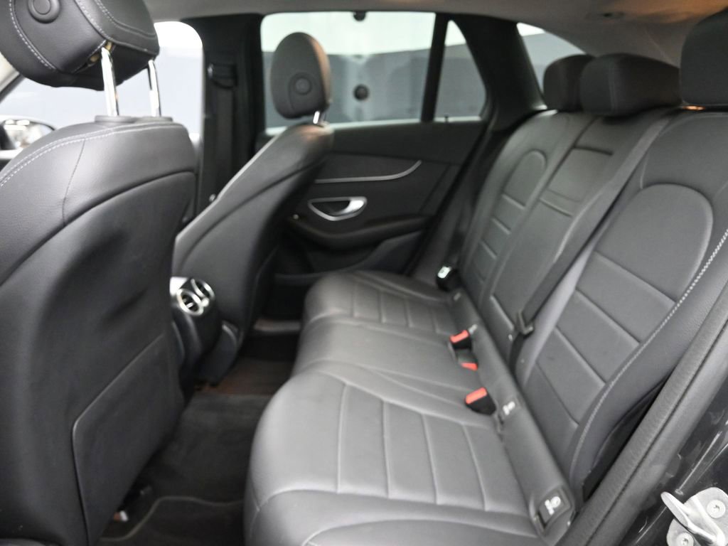 Used 2021 Mercedes-Benz GLC 300 4MATIC image 10