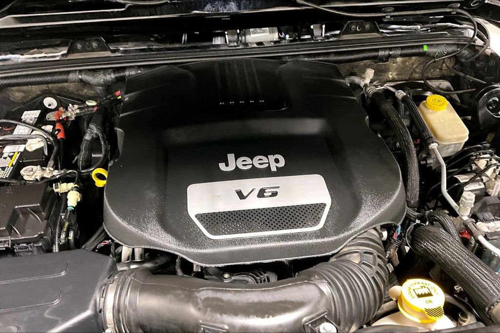 Used 2017 Jeep Wrangler Unlimited Sahara image 40