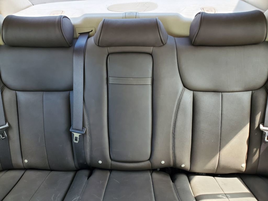 Used 2010 Cadillac DTS Platinum image 23
