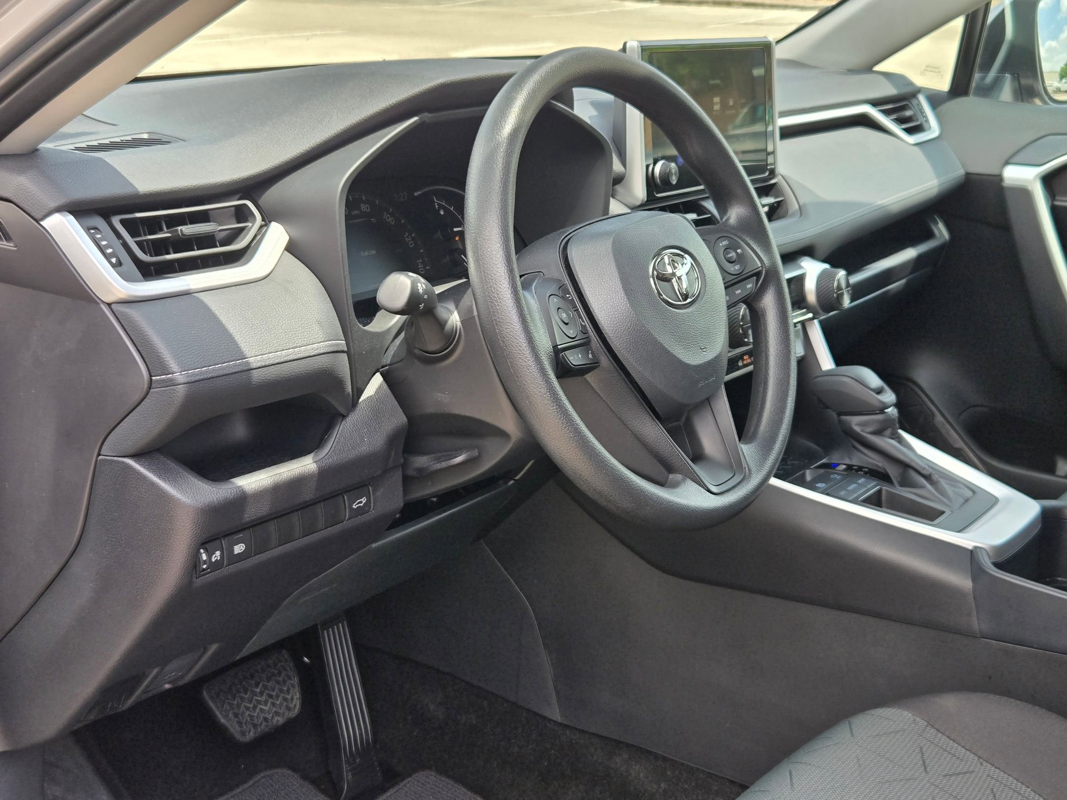 Used 2025 Toyota RAV4 XLE w/ Convenience Package FWD image 13