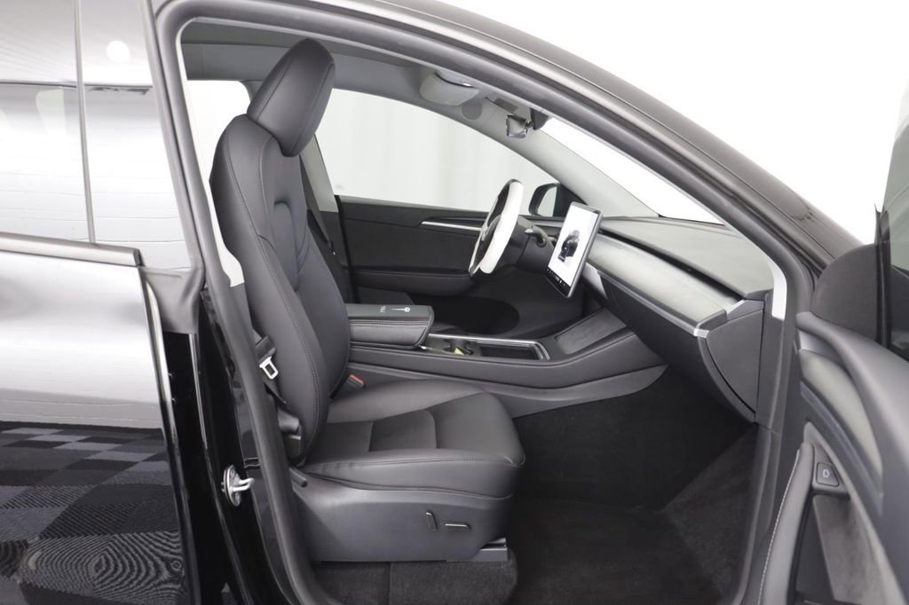 Used 2024 Tesla Model Y Long Range image 18