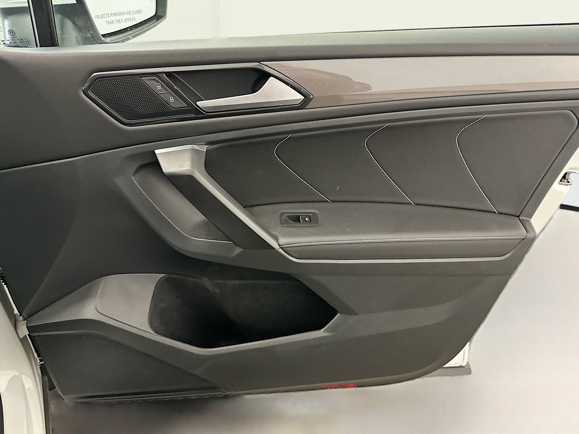 Used 2023 Volkswagen Tiguan SE w/ Panoramic Sunroof Package image 35