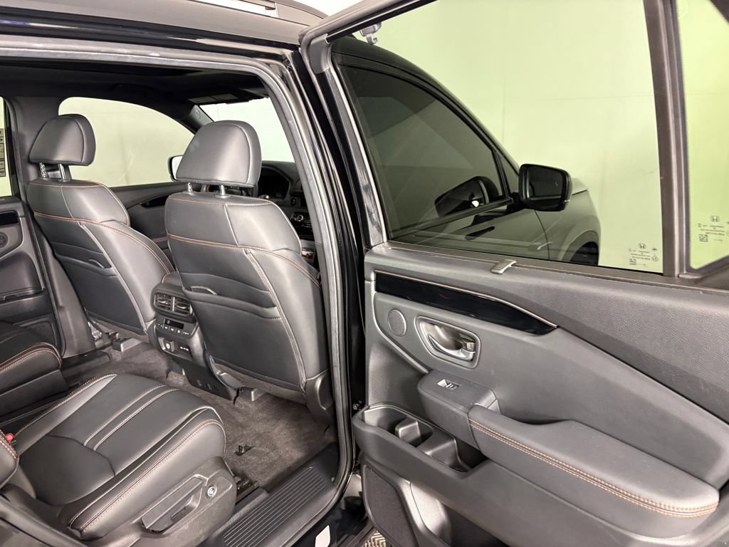 Used 2025 Honda Pilot TrailSport image 36