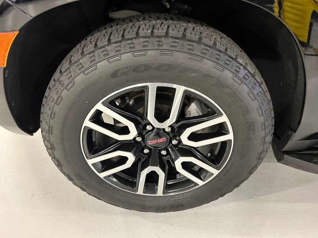 Used 2021 GMC Yukon AT4 w/ Technology Package image 8