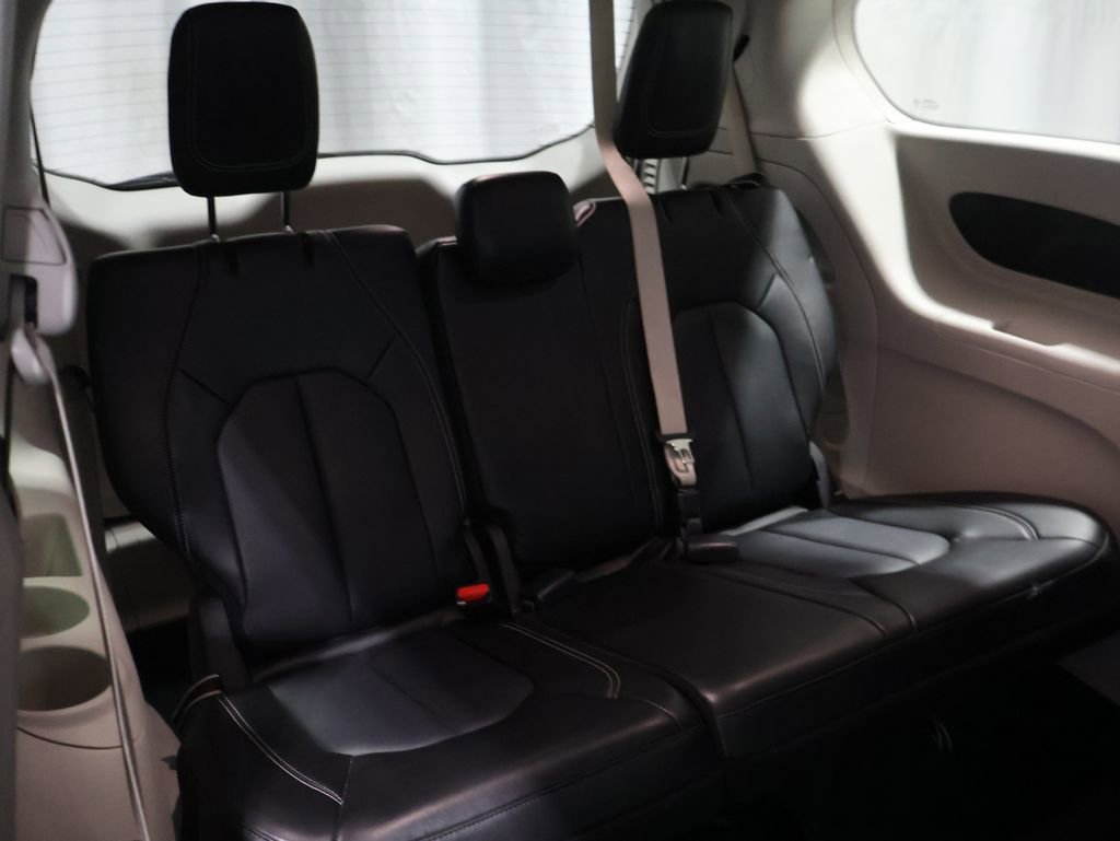Certified 2024 Chrysler Pacifica Touring-L image 21