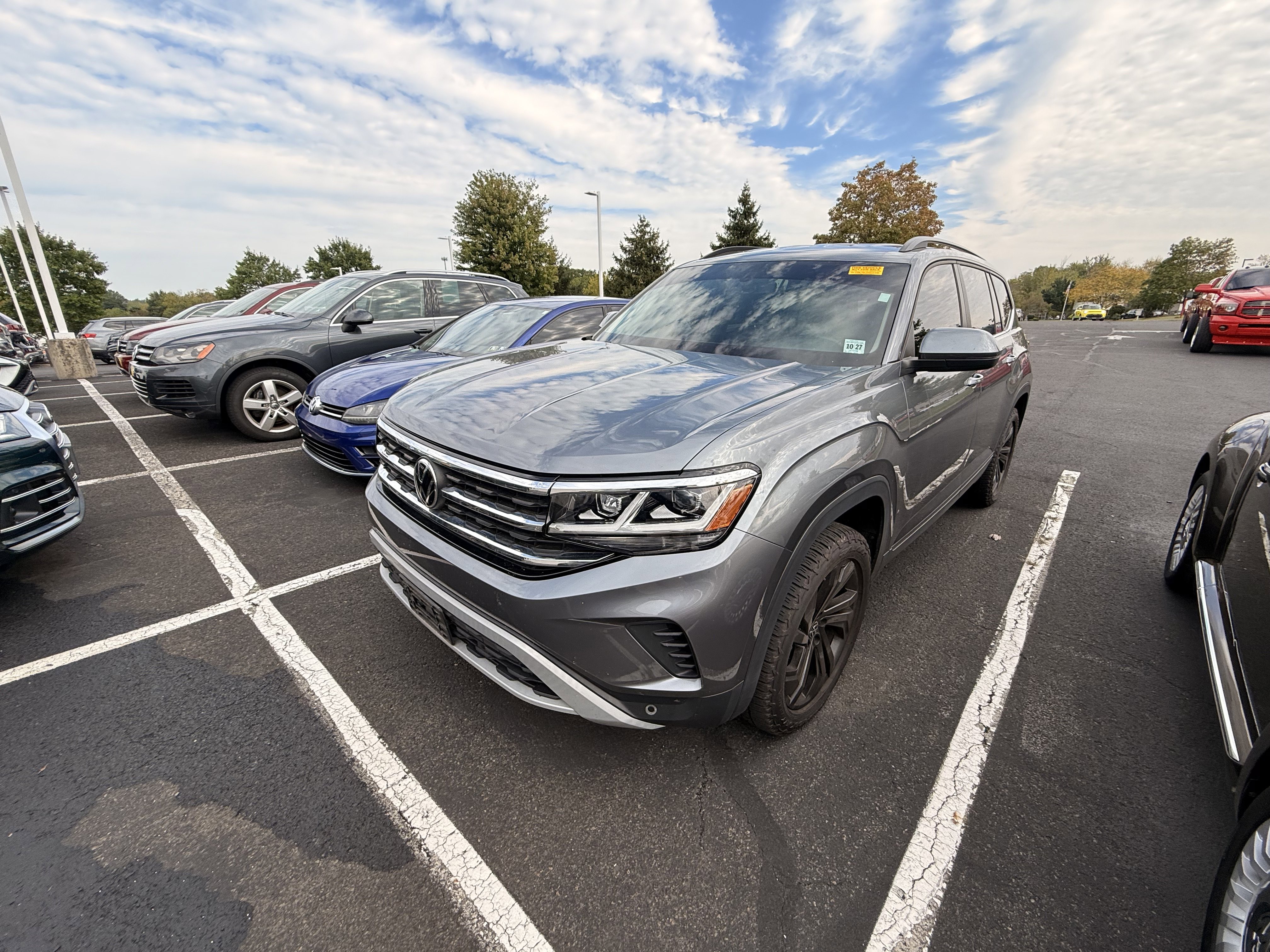 Used 2022 Volkswagen Atlas SE w/ Black Wheel Package image 6