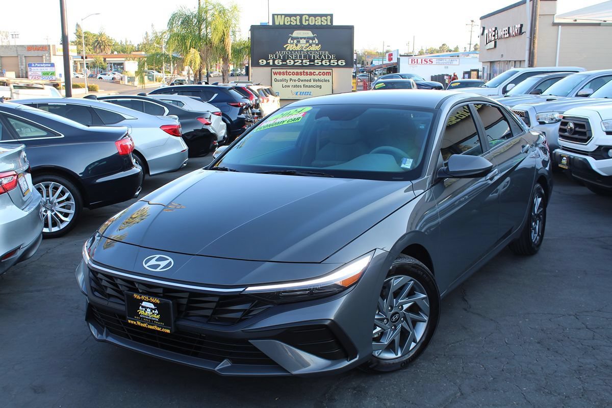 Used 2024 Hyundai Elantra SEL FWD image 37