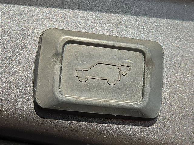 Used 2021 Toyota RAV4 XLE Premium FWD image 7