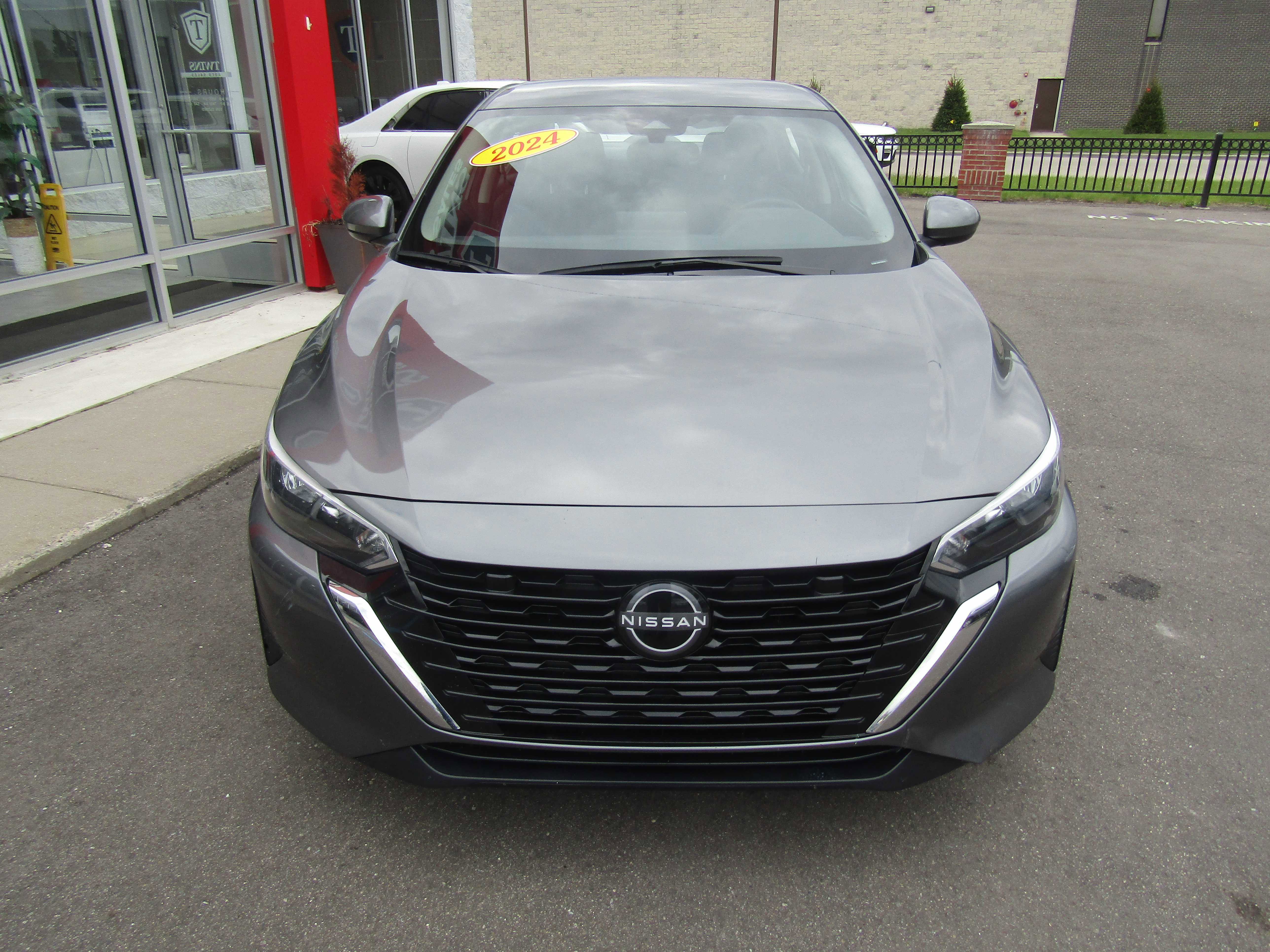 Used 2024 Nissan Sentra SV FWD image 3
