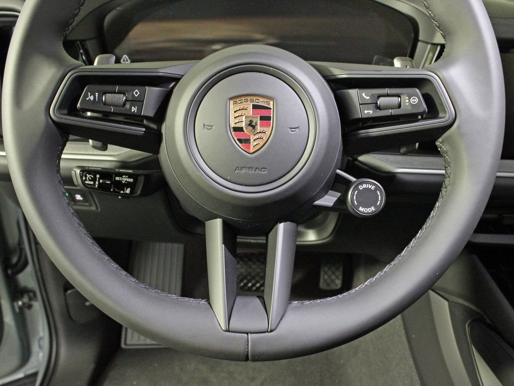 Certified 2025 Porsche Cayenne image 23