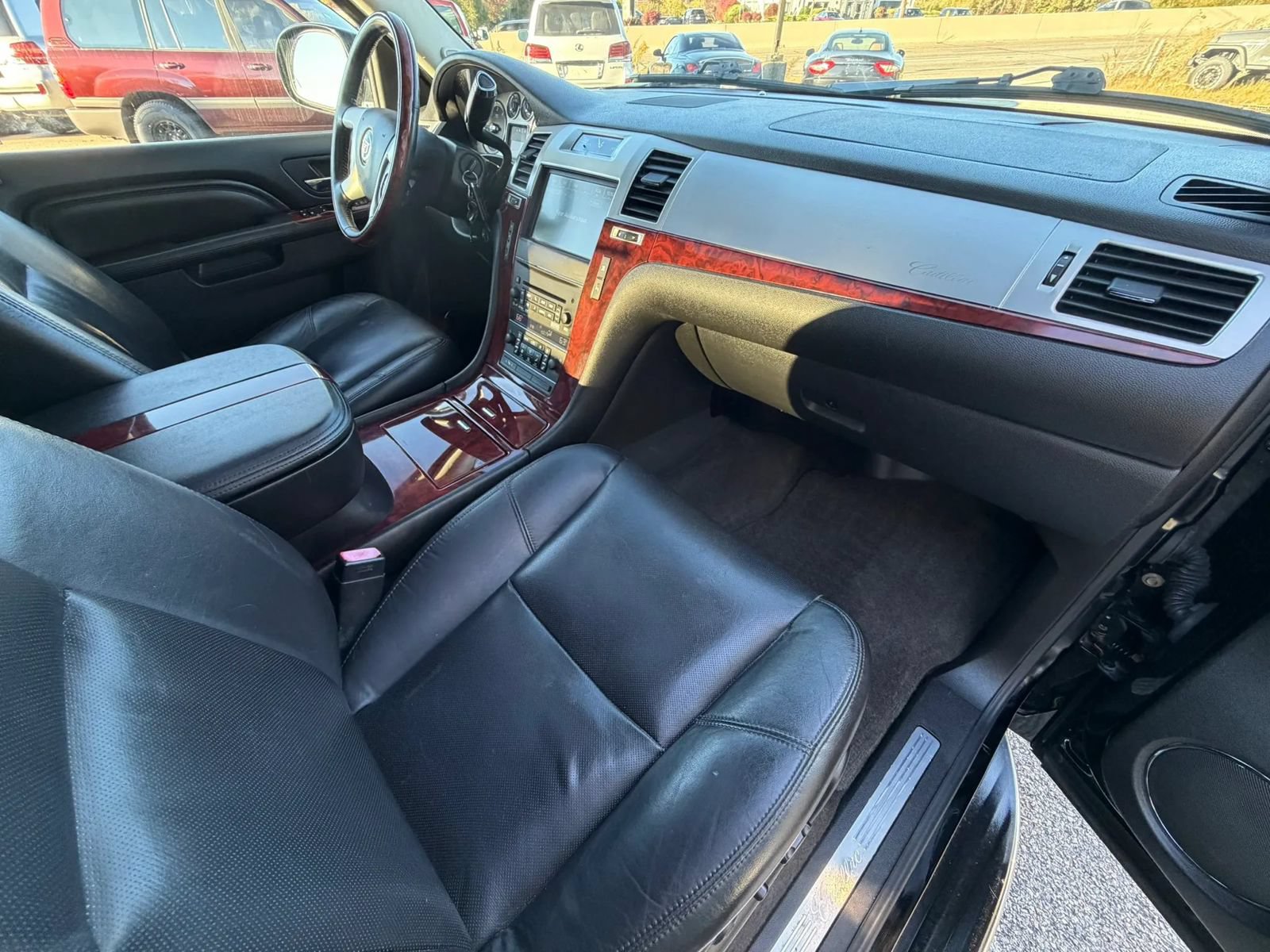 Used 2011 Cadillac Escalade EXT Luxury AWD/4WD image 24