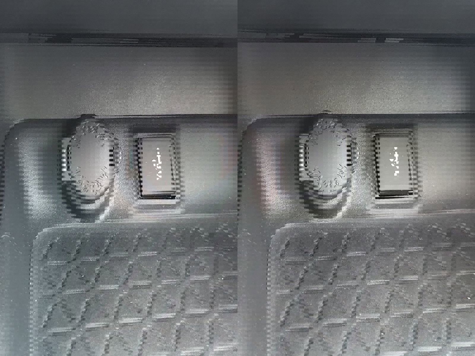 Used 2022 Toyota RAV4 XLE Premium image 30