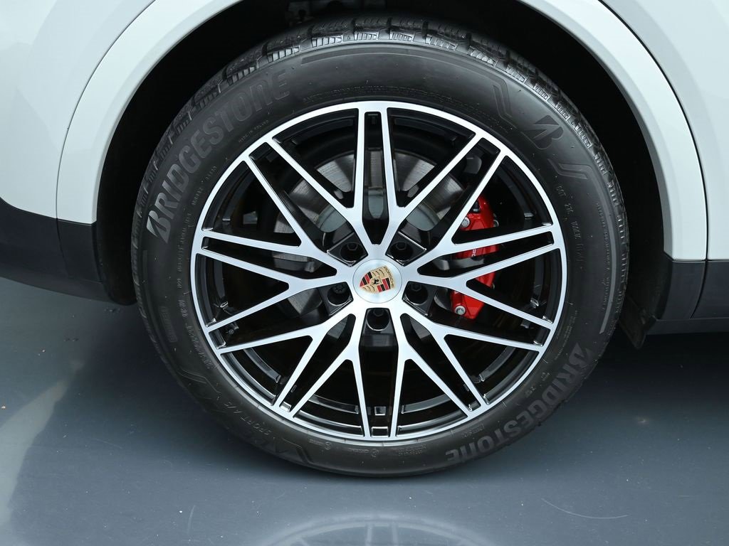 Used 2025 Porsche Cayenne S image 11