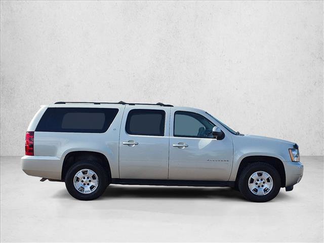Used 2013 Chevrolet Suburban LT w/ Luxury Package AWD/4WD image 4