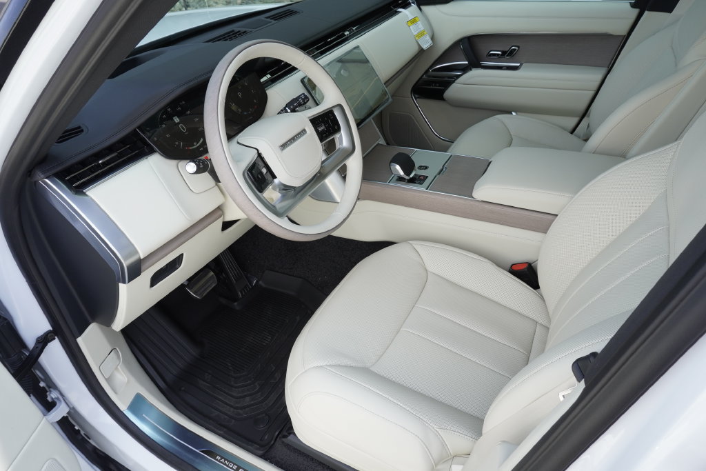 New 2026 Land Rover Range Rover Long Wheelbase SE AWD/4WD image 18