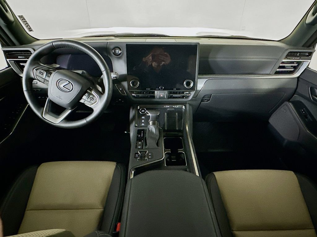 Used 2024 Lexus GX 550 image 16