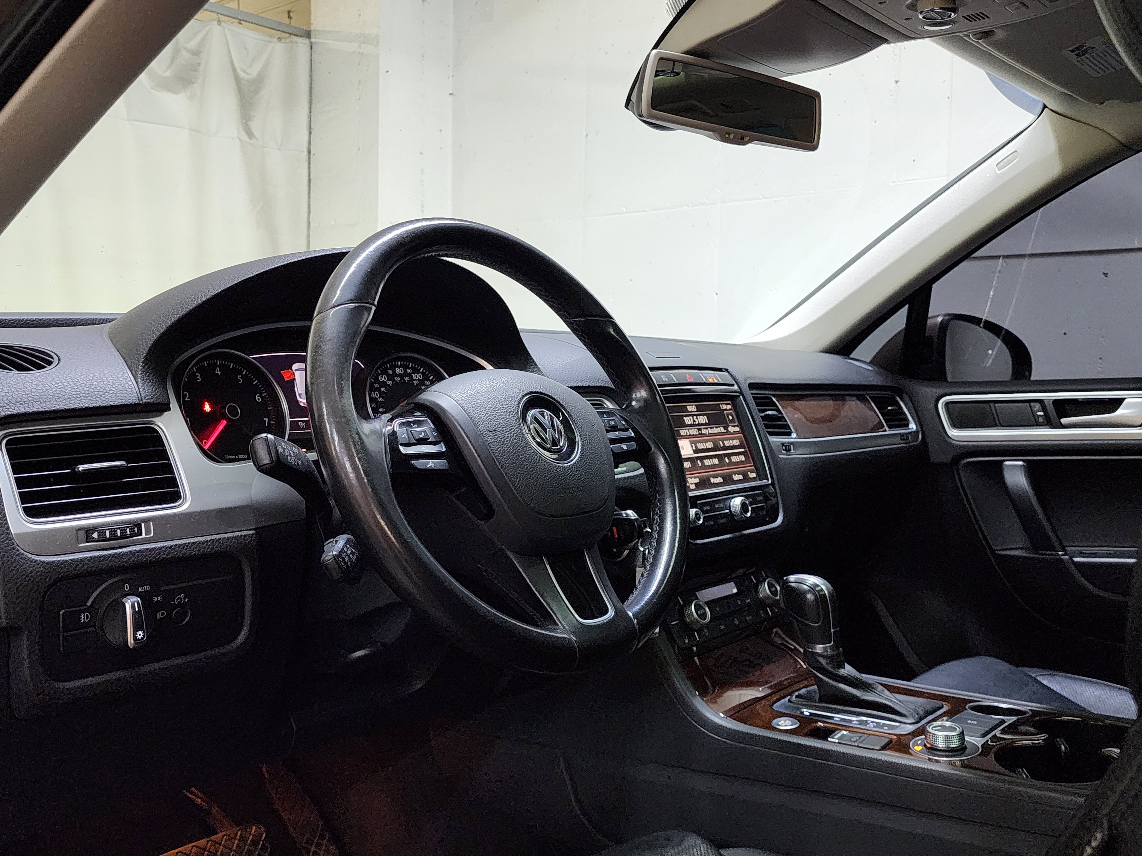 Used 2016 Volkswagen Touareg VR6 AWD/4WD image 14