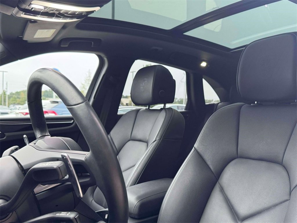 Used 2025 Porsche Macan Turbo image 13