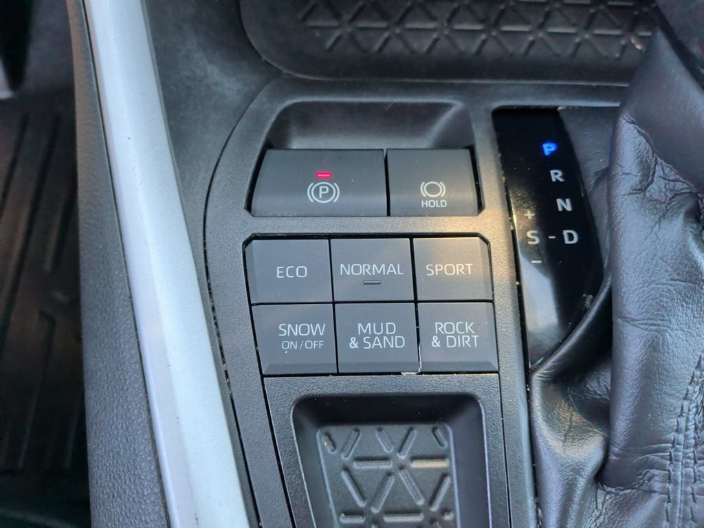 Used 2021 Toyota RAV4 XLE AWD/4WD image 23